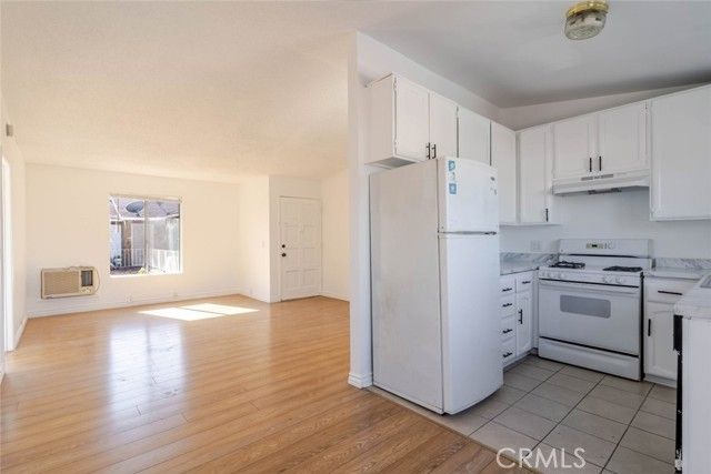 13015 Vanowen Street 10, North Hollywood (los Angeles), CA 91605