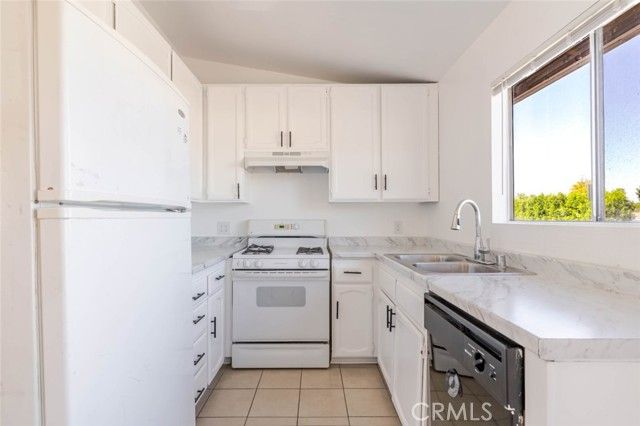 13015 Vanowen Street 10, North Hollywood (los Angeles), CA 91605