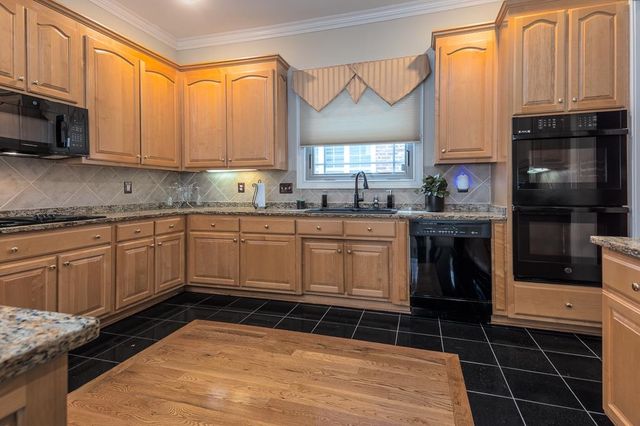 100 FOUNDERS LN, Memphis, TN 38103