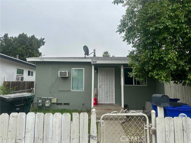 695 W 17th St, San Bernardino, CA 92405
