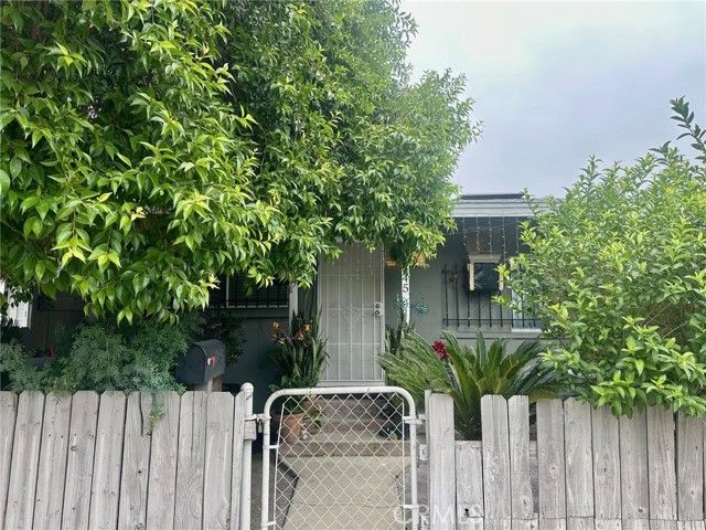 695 W 17th St, San Bernardino, CA 92405