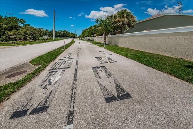 656 SPRING LAKE CIRCLE W, Tarpon Springs, FL 34688