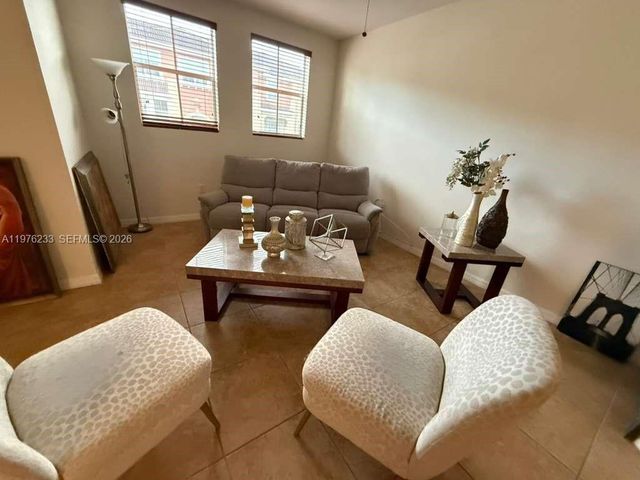 8800 NW 107th Ct 218, Doral, FL 33178