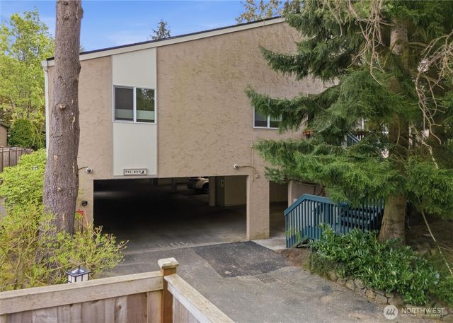 790 Madison Avenue N, Bainbridge Island, WA 98110
