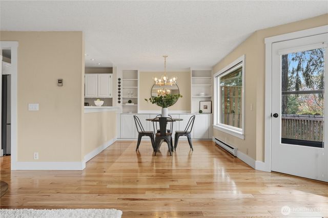 790 Madison Avenue N, Bainbridge Island, WA 98110
