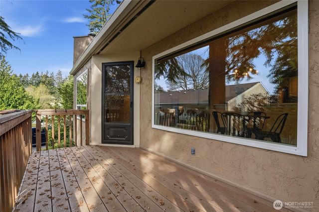 790 Madison Avenue N, Bainbridge Island, WA 98110
