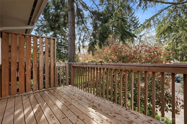 790 Madison Avenue N, Bainbridge Island, WA 98110