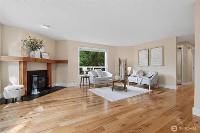 790 Madison Avenue N, Bainbridge Island, WA 98110