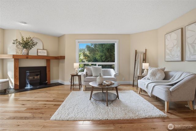 790 Madison Avenue N, Bainbridge Island, WA 98110