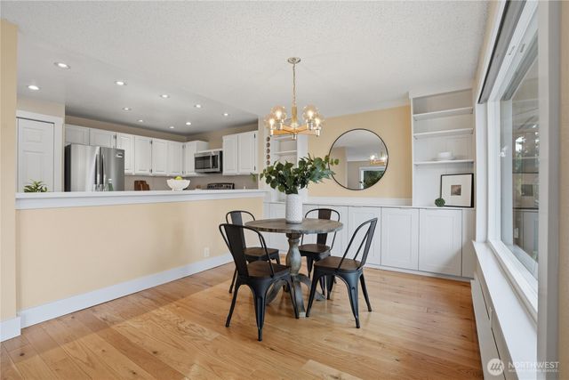 790 Madison Avenue N, Bainbridge Island, WA 98110