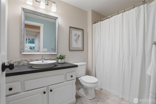 790 Madison Avenue N, Bainbridge Island, WA 98110