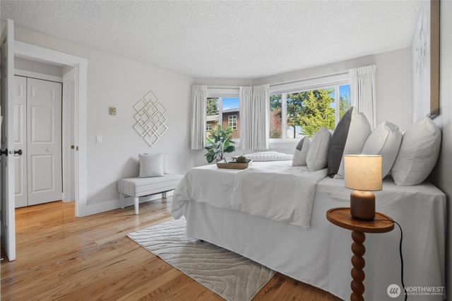 790 Madison Avenue N, Bainbridge Island, WA 98110