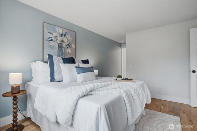 790 Madison Avenue N, Bainbridge Island, WA 98110