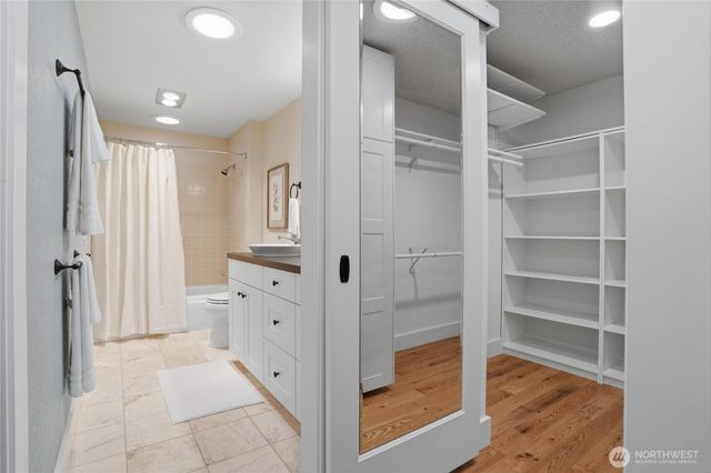 790 Madison Avenue N, Bainbridge Island, WA 98110