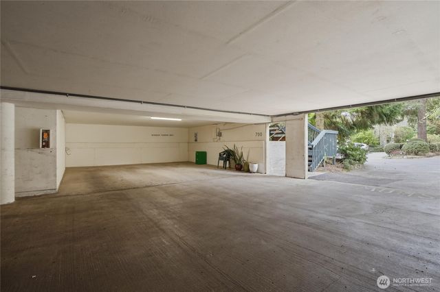 790 Madison Avenue N, Bainbridge Island, WA 98110