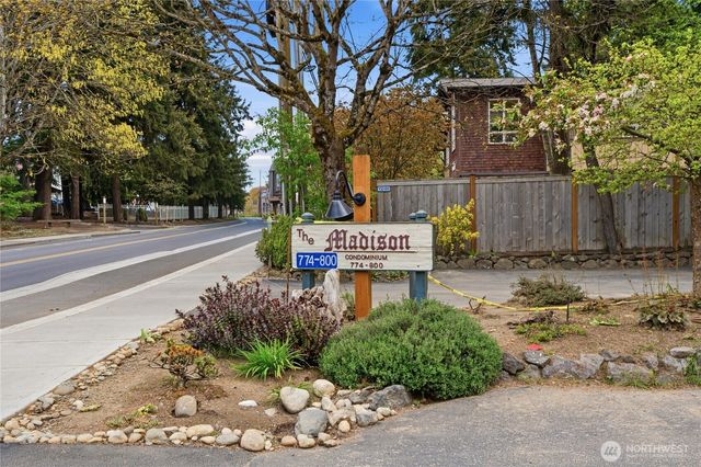 790 Madison Avenue N, Bainbridge Island, WA 98110