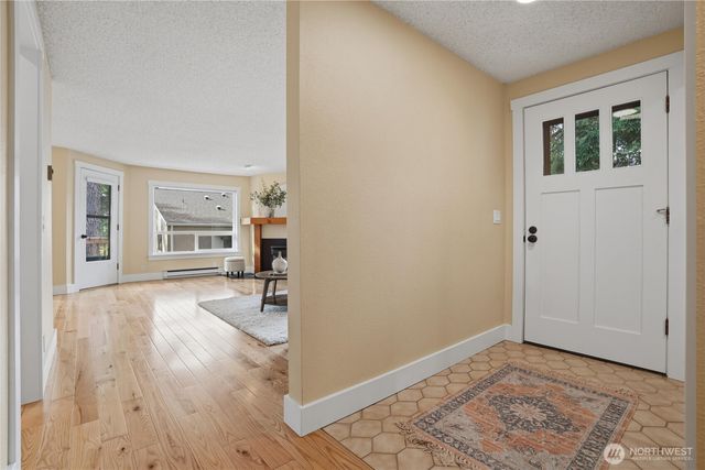 790 Madison Avenue N, Bainbridge Island, WA 98110