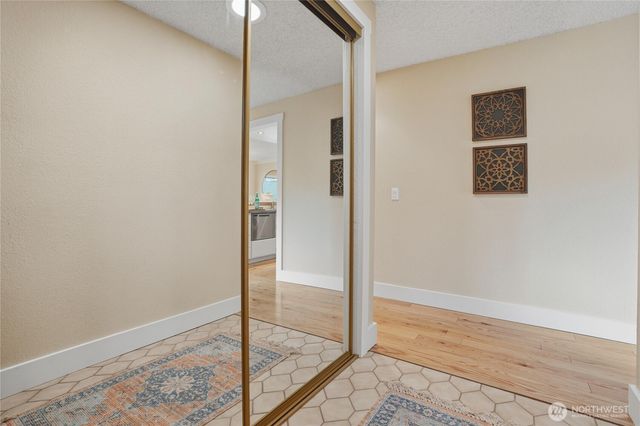 790 Madison Avenue N, Bainbridge Island, WA 98110