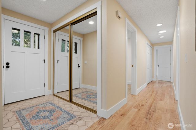 790 Madison Avenue N, Bainbridge Island, WA 98110