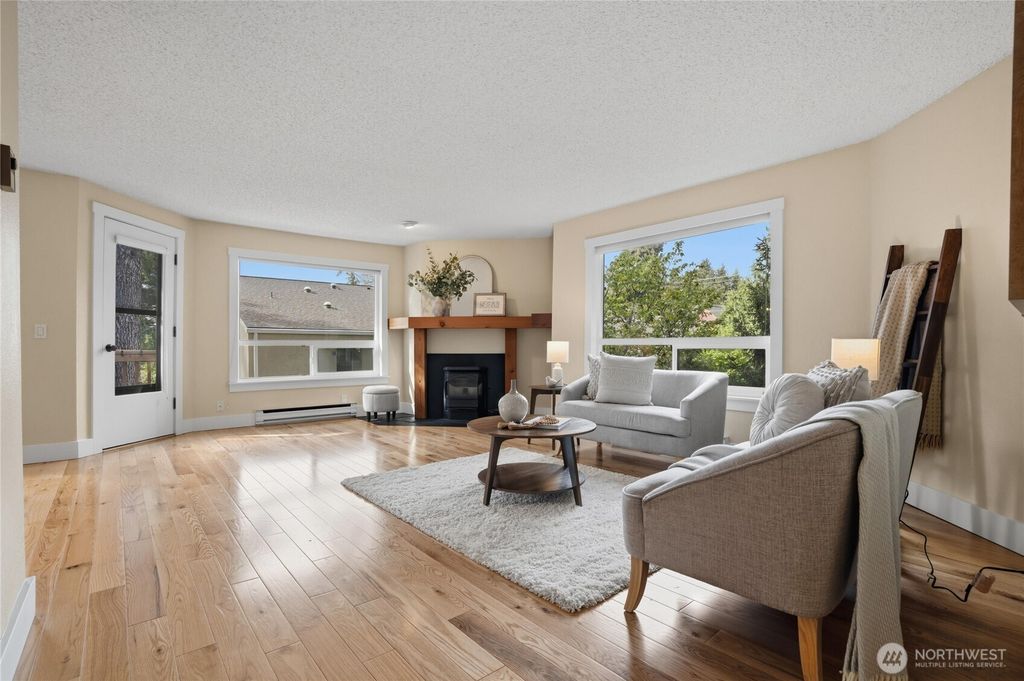 790 Madison Avenue N, Bainbridge Island, WA 98110