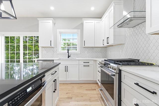 1270 Barkley Place, North Brunswick, NJ 08902