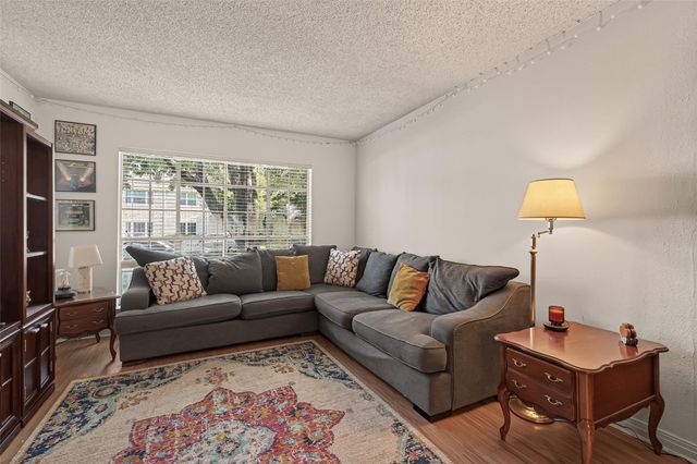 2701 Bellefontaine Street B4, Houston, TX 77025