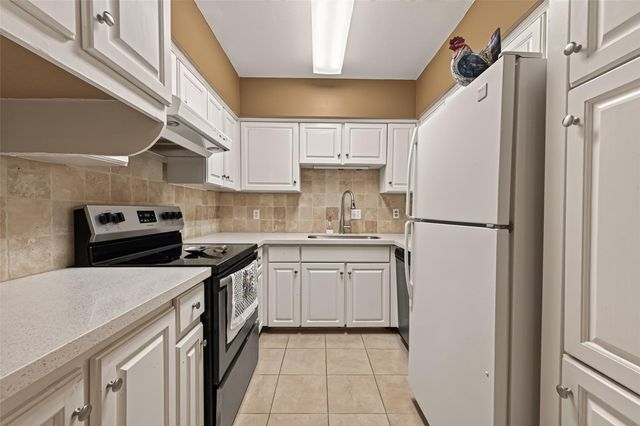 2701 Bellefontaine Street B4, Houston, TX 77025