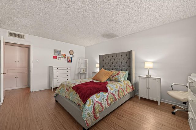2701 Bellefontaine Street B4, Houston, TX 77025