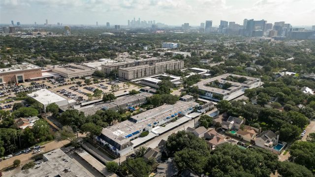 2701 Bellefontaine Street B4, Houston, TX 77025