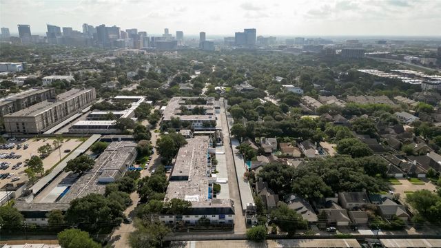 2701 Bellefontaine Street B4, Houston, TX 77025
