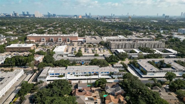 2701 Bellefontaine Street B4, Houston, TX 77025