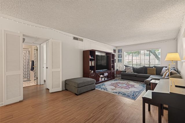 2701 Bellefontaine Street B4, Houston, TX 77025