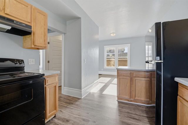 513 EVANS STREET, Oshkosh, WI 54901