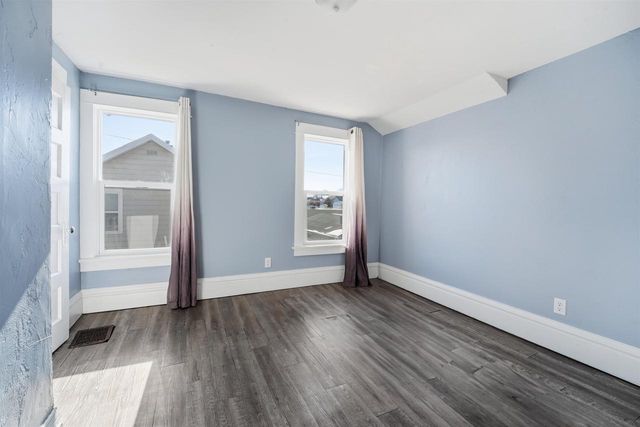 513 EVANS STREET, Oshkosh, WI 54901