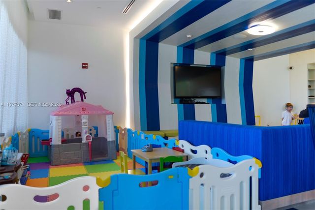 3951 S Ocean Dr 402, Hollywood, FL 33019