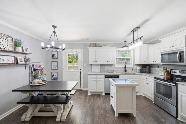 1135 J W Cove, Benton, AR 72019