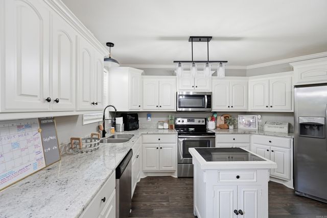 1135 J W Cove, Benton, AR 72019