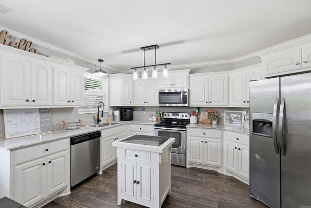 1135 J W Cove, Benton, AR 72019