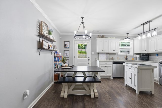 1135 J W Cove, Benton, AR 72019