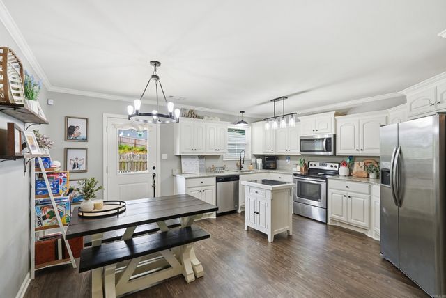1135 J W Cove, Benton, AR 72019