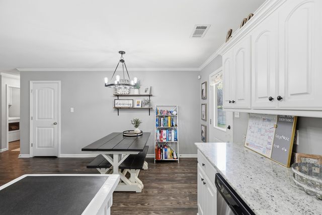 1135 J W Cove, Benton, AR 72019