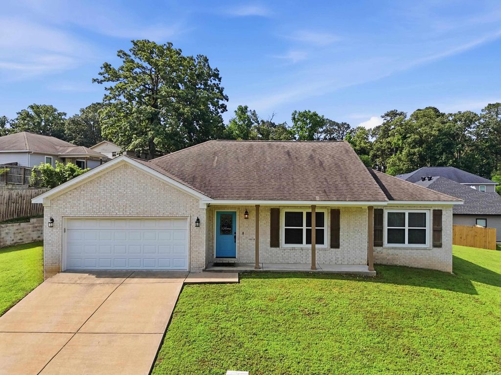 1135 J W Cove, Benton, AR 72019
