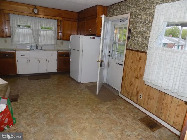 2120 SPINNERSTOWN RD, Quakertown, PA 18951