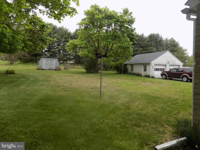 2120 SPINNERSTOWN RD, Quakertown, PA 18951