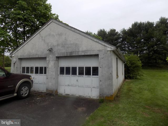 2120 SPINNERSTOWN RD, Quakertown, PA 18951