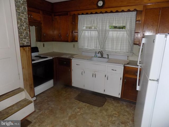 2120 SPINNERSTOWN RD, Quakertown, PA 18951