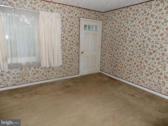 2120 SPINNERSTOWN RD, Quakertown, PA 18951