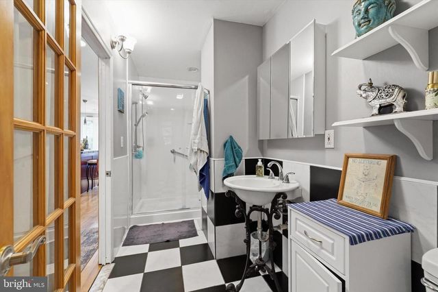 636 GREEN LN, Philadelphia, PA 19128