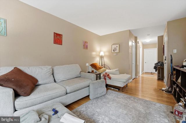 636 GREEN LN, Philadelphia, PA 19128