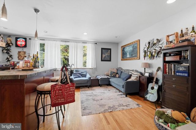 636 GREEN LN, Philadelphia, PA 19128